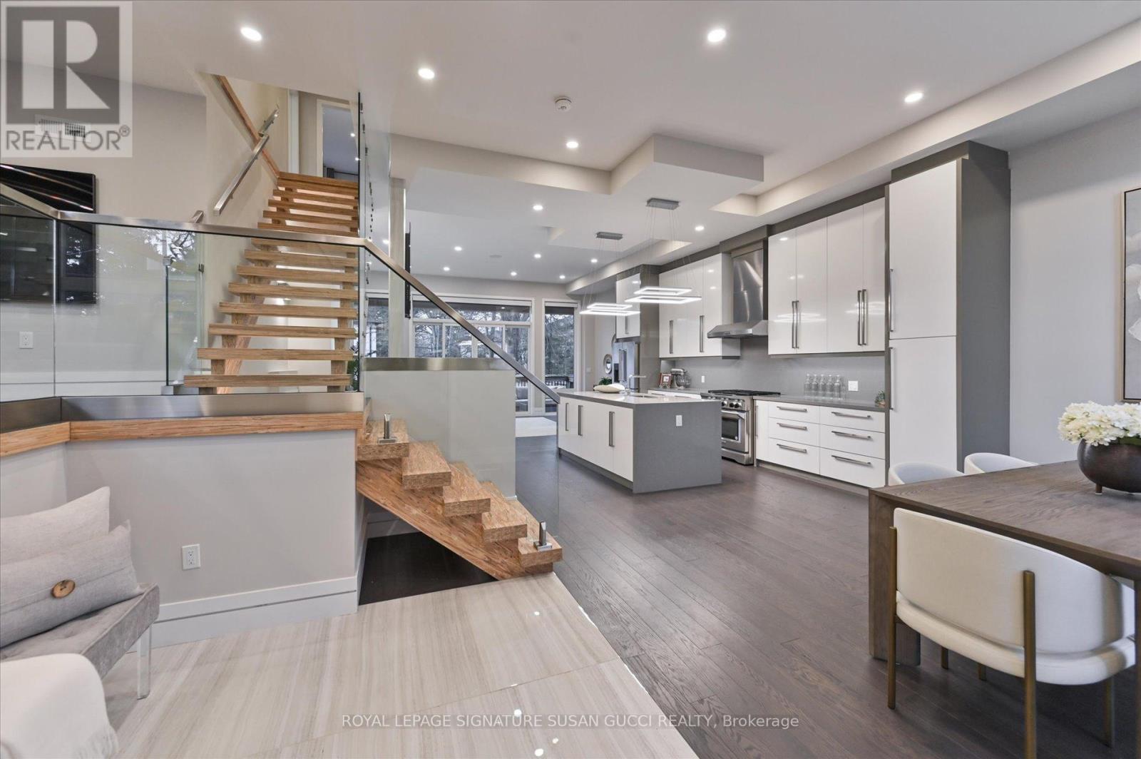 18 Ferris Road, Toronto, Ontario  M4B 1G1 - Photo 5 - E12916244