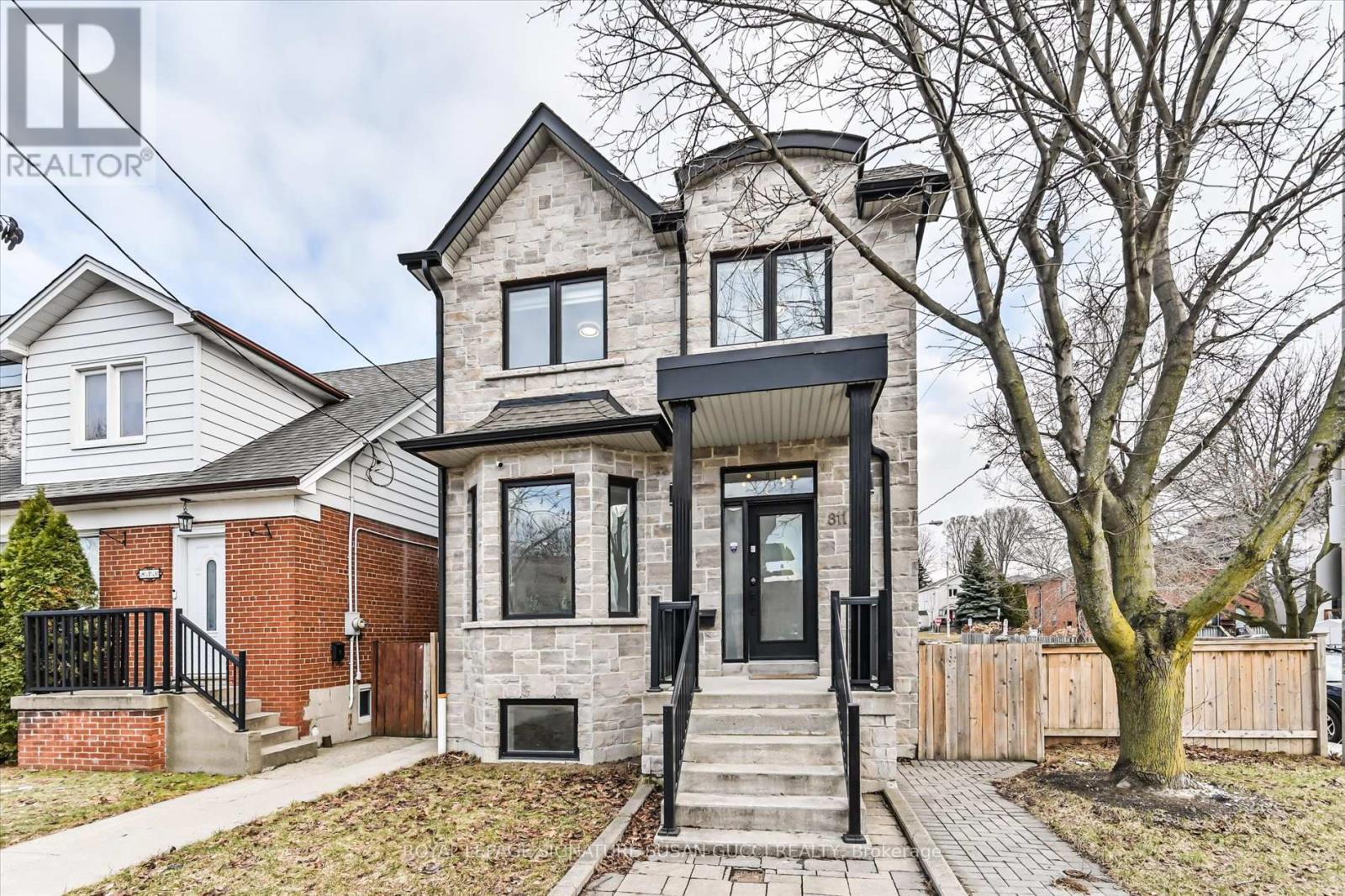 811 COSBURN AVENUE, Toronto, Ontario