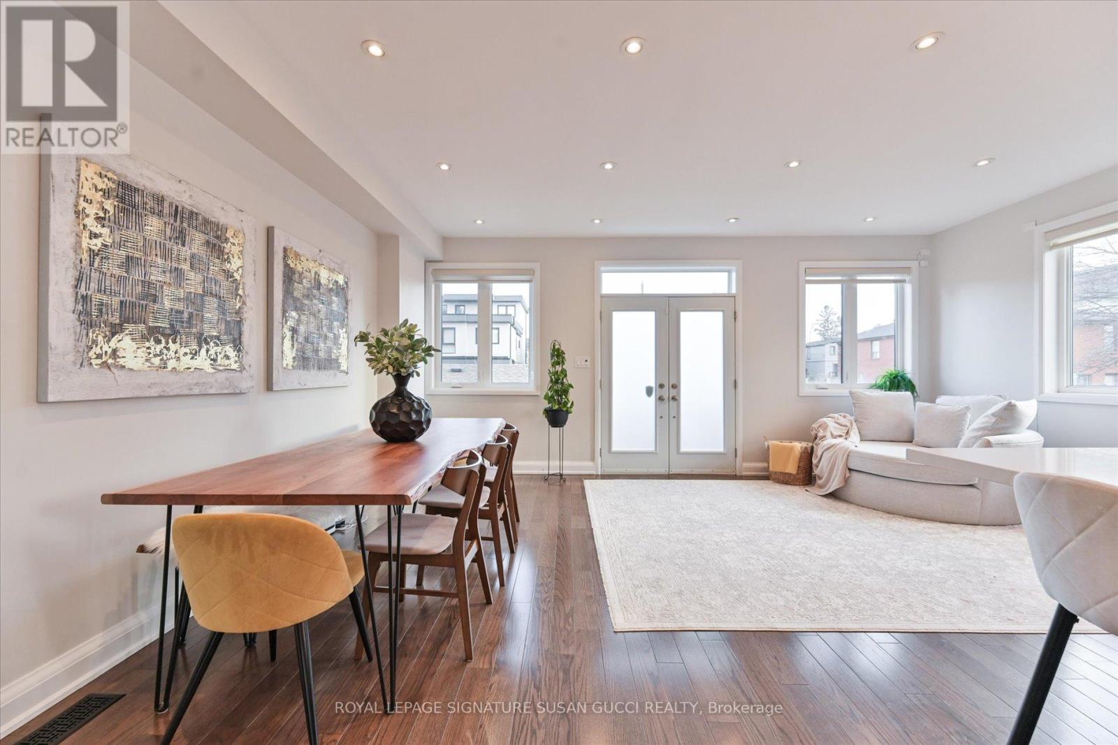 811 Cosburn Avenue, Toronto, Ontario  M4C 2V9 - Photo 15 - E12916390