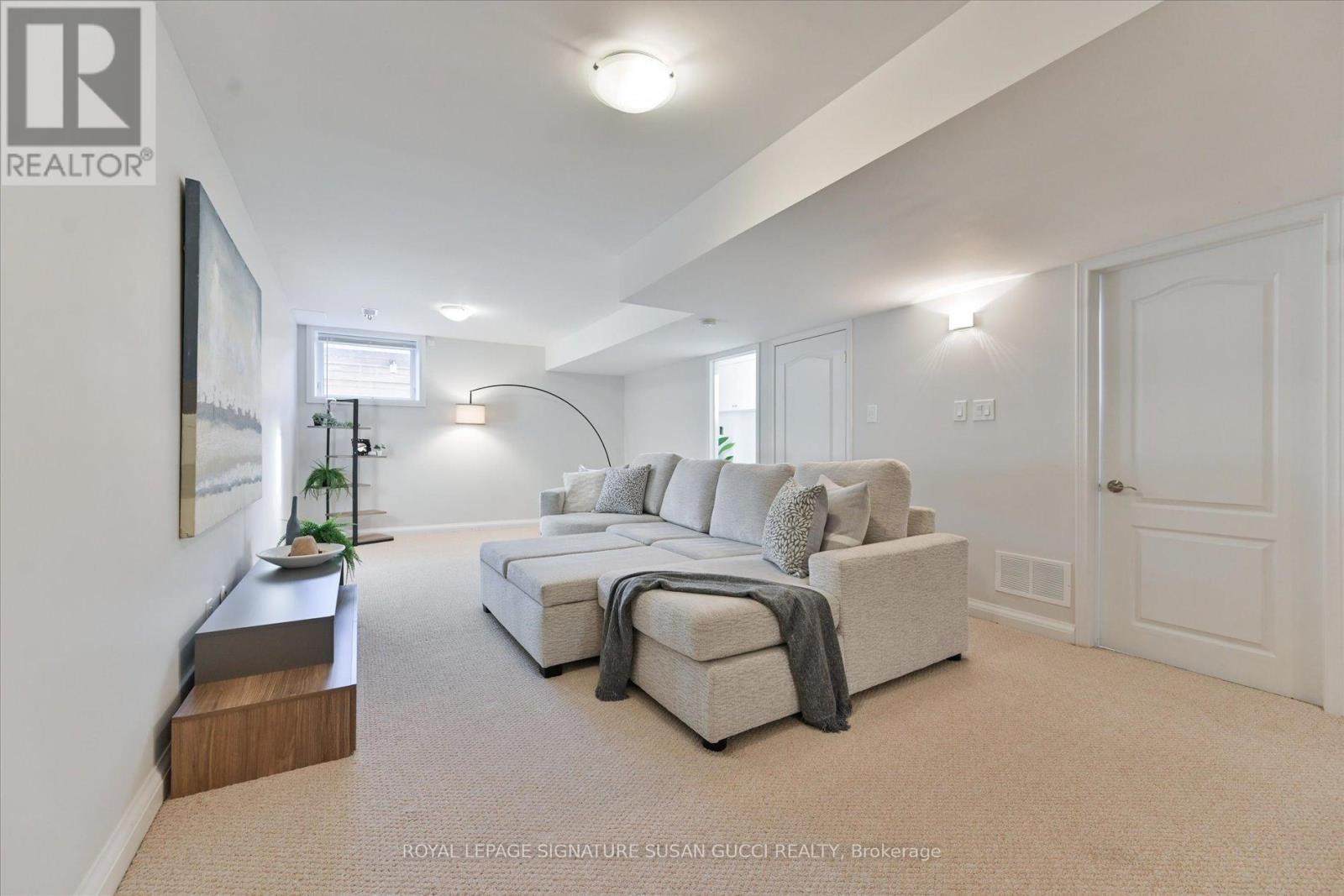 811 Cosburn Avenue, Toronto, Ontario  M4C 2V9 - Photo 38 - E12916390