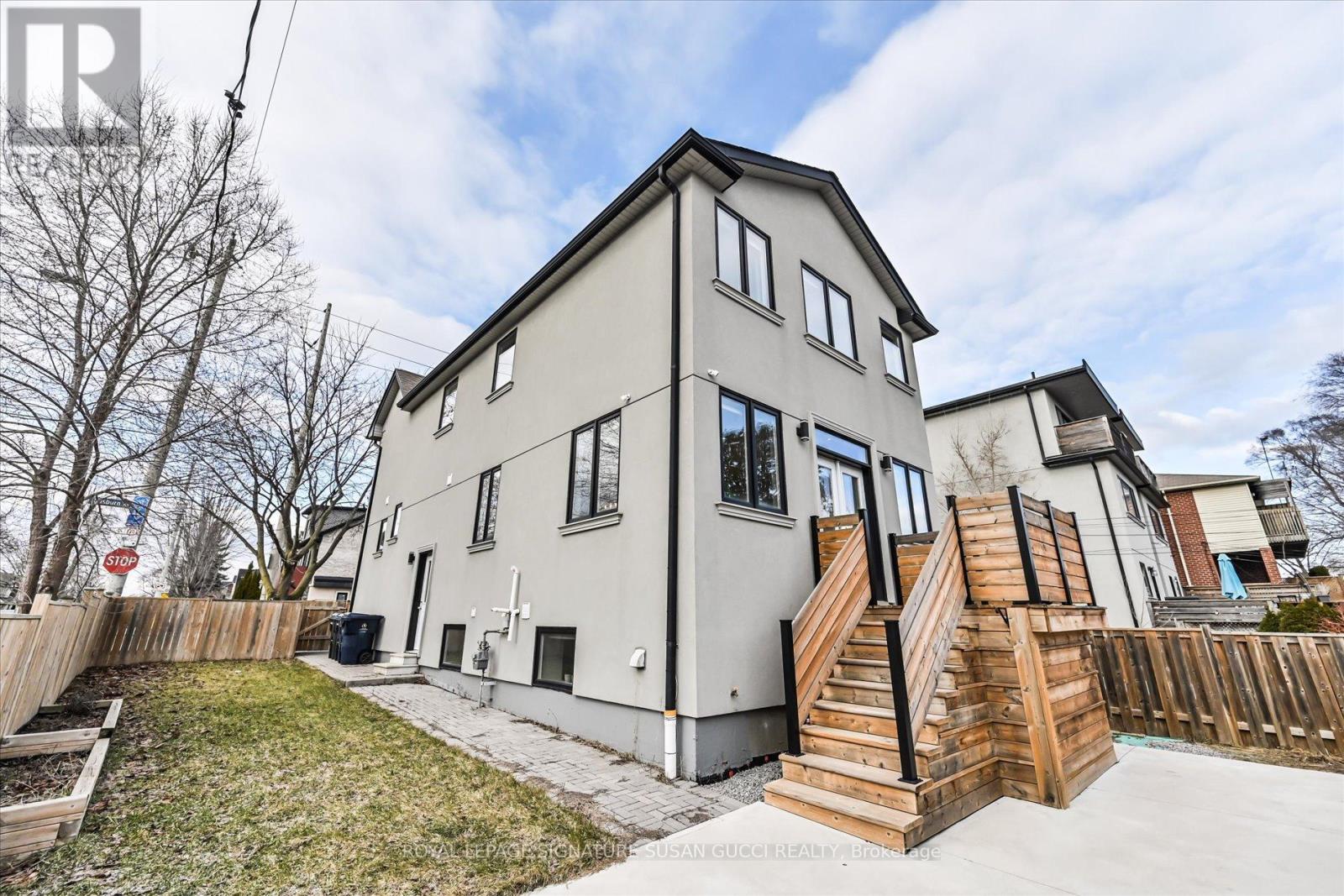 811 Cosburn Avenue, Toronto, Ontario  M4C 2V9 - Photo 43 - E12916390