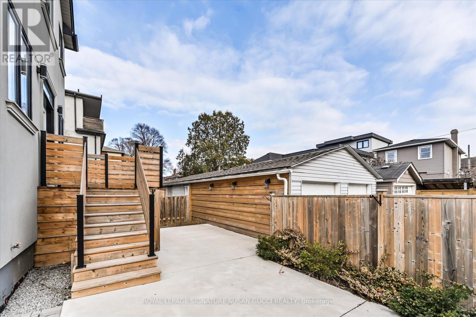 811 Cosburn Avenue, Toronto, Ontario  M4C 2V9 - Photo 44 - E12916390