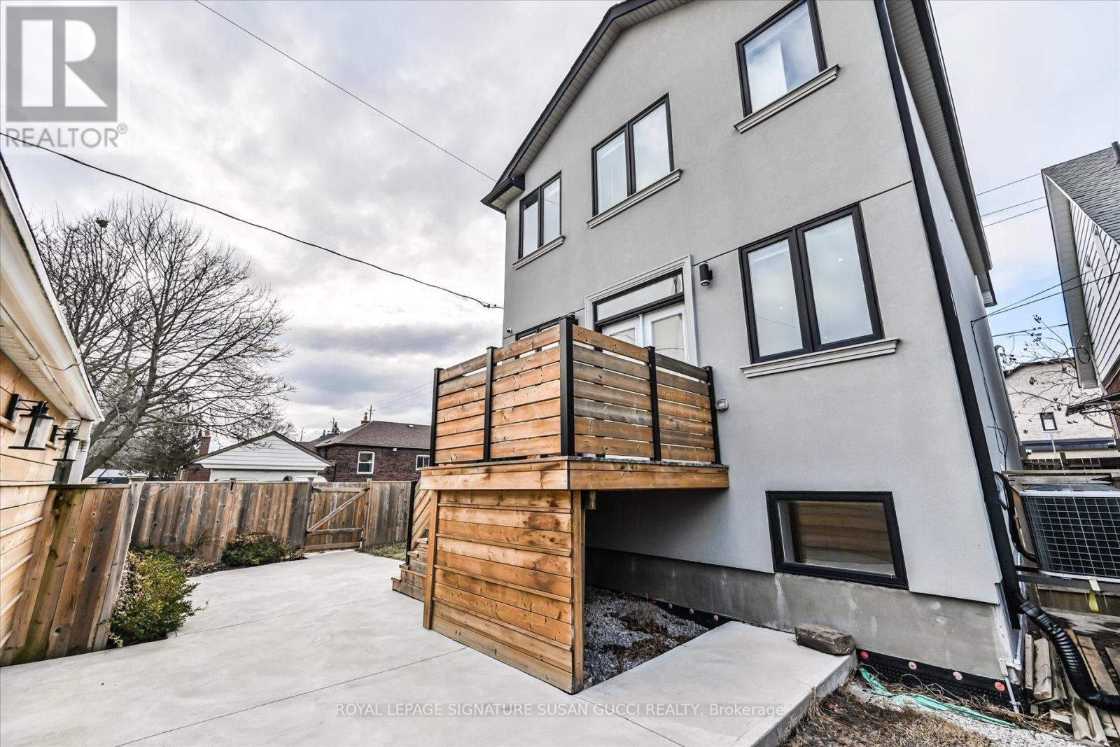 811 Cosburn Avenue, Toronto, Ontario  M4C 2V9 - Photo 45 - E12916390