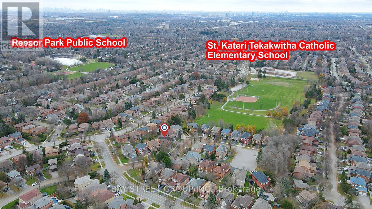 8 Mooreland Court, Markham, Ontario  L3P 7P8 - Photo 5 - N12916336