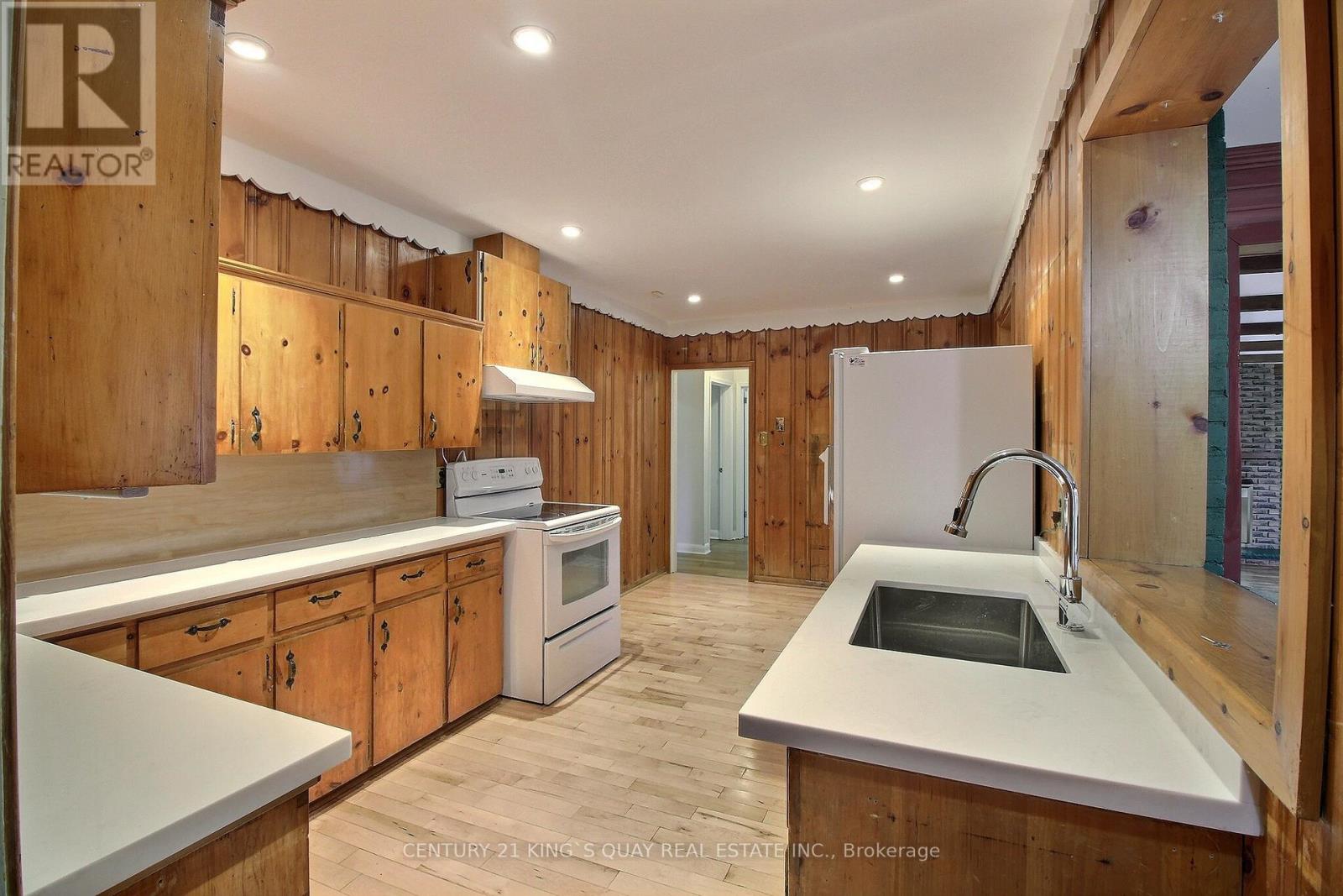 105 Rockport Crescent, Richmond Hill, Ontario  L4C 2M1 - Photo 6 - N12916370