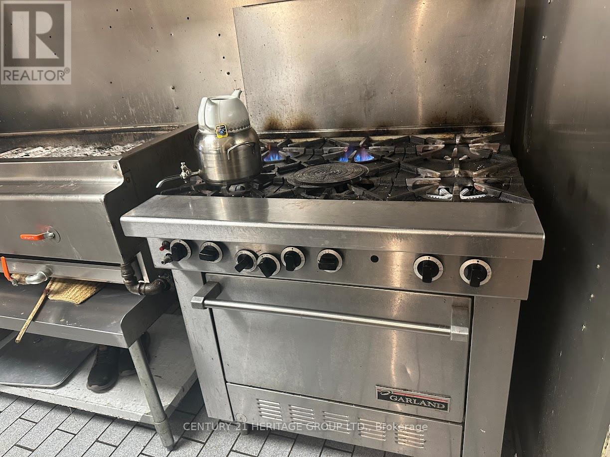 10123 Yonge Street, Richmond Hill, Ontario  L4C 1T5 - Photo 12 - N12915408