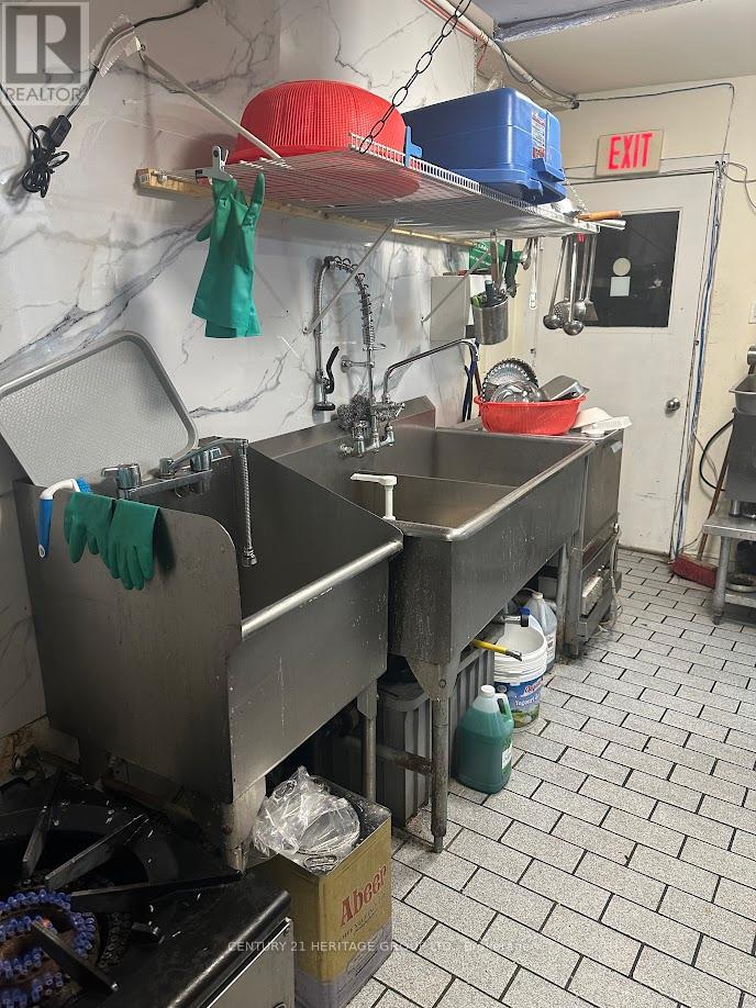 10123 Yonge Street, Richmond Hill, Ontario  L4C 1T5 - Photo 7 - N12915408