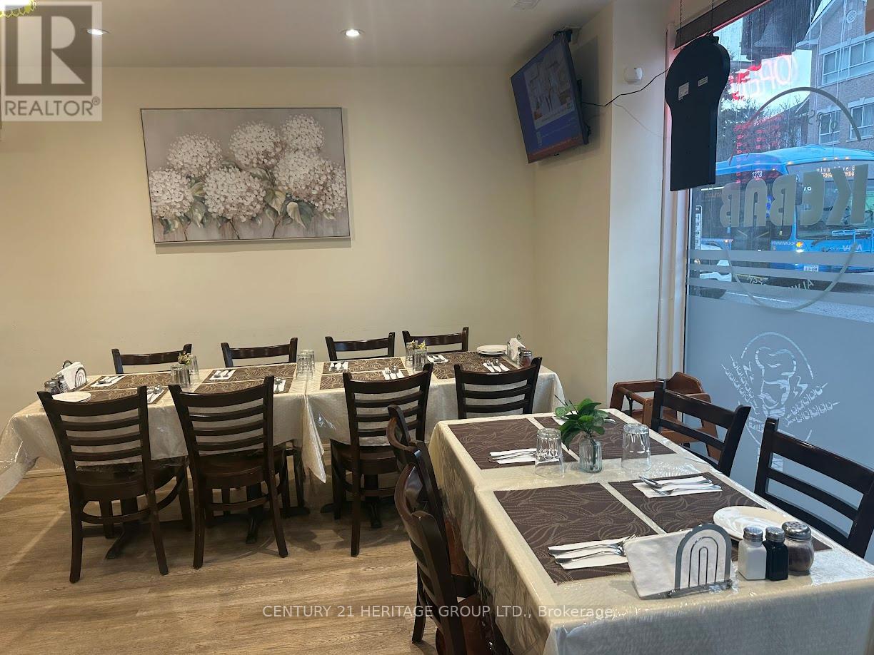 10123 Yonge Street, Richmond Hill, Ontario  L4C 1T5 - Photo 3 - N12915408