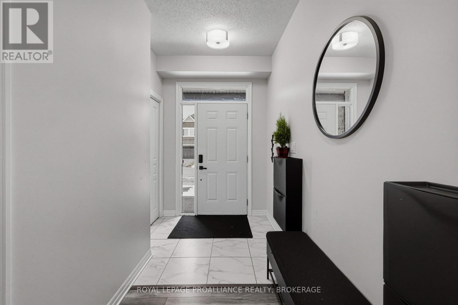 894 Riverview Way, Kingston, Ontario  K7K 0J2 - Photo 2 - X12916194