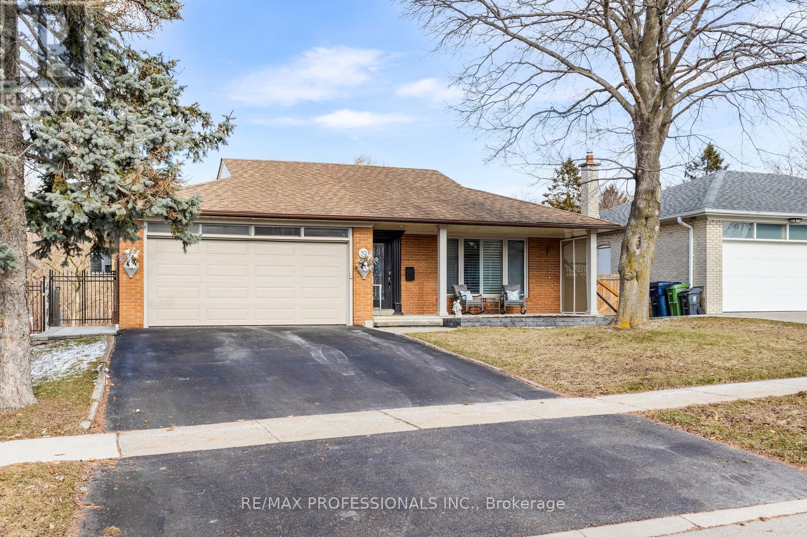 39 NORBERT CRESCENT, Toronto, Ontario