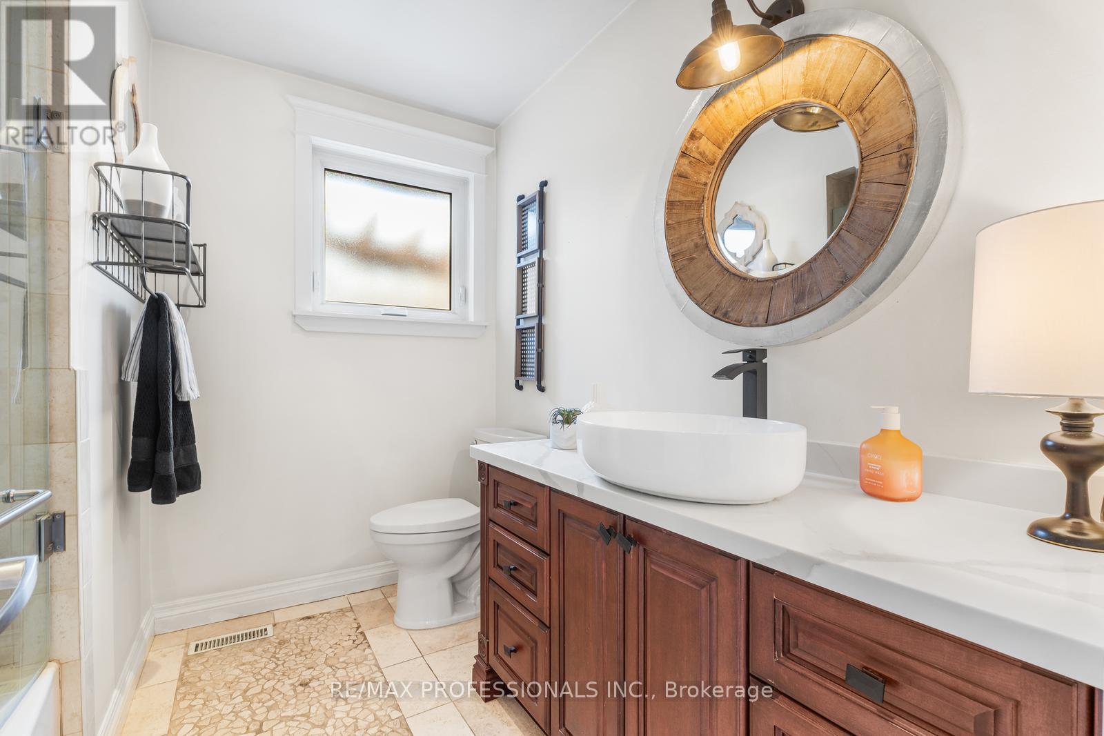 39 Norbert Crescent, Toronto, Ontario  M9C 3J8 - Photo 21 - W12916234