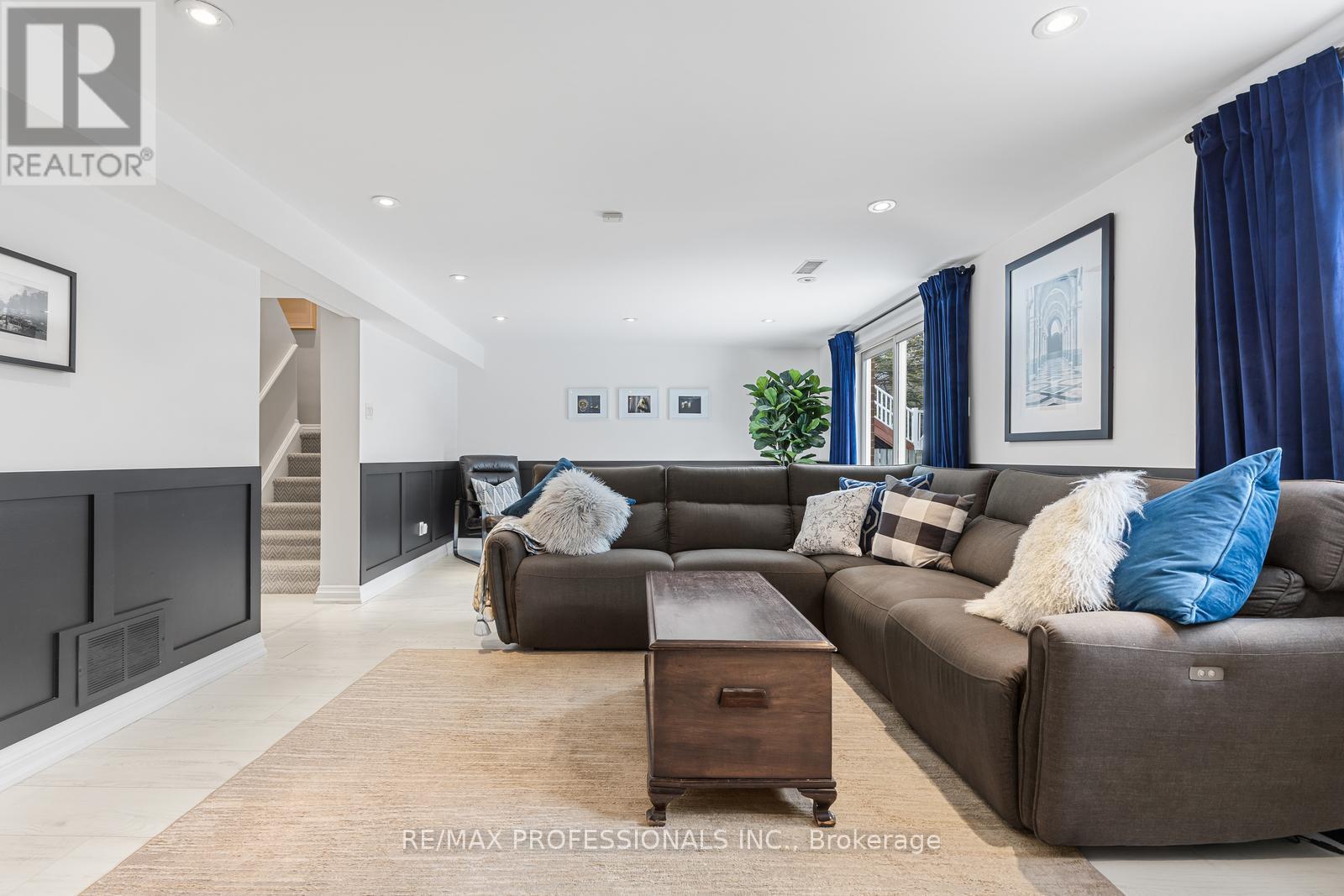 39 Norbert Crescent, Toronto, Ontario  M9C 3J8 - Photo 25 - W12916234