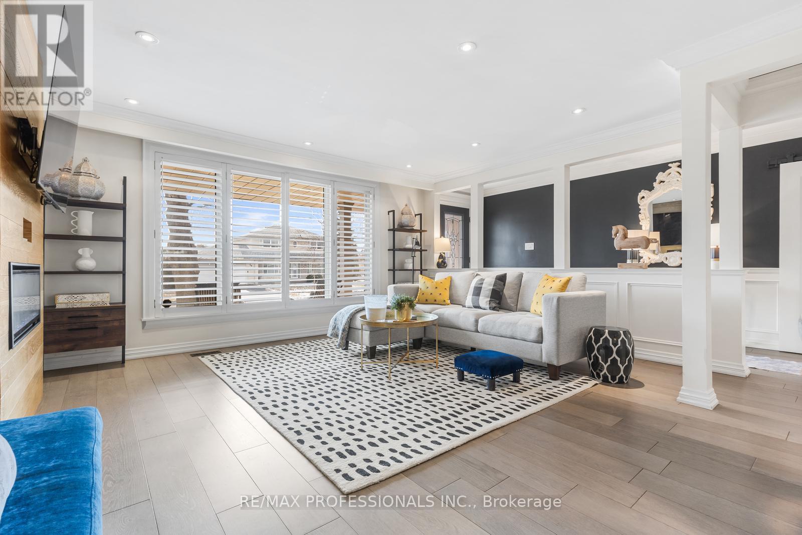 39 Norbert Crescent, Toronto, Ontario  M9C 3J8 - Photo 3 - W12916234