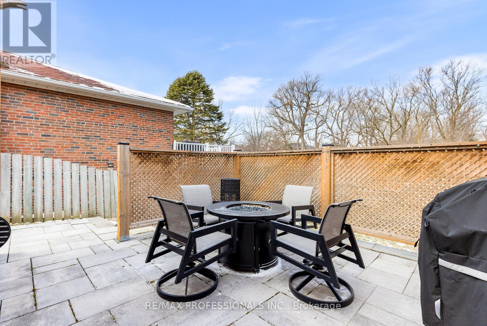 39 Norbert Crescent, Toronto, Ontario  M9C 3J8 - Photo 35 - W12916234