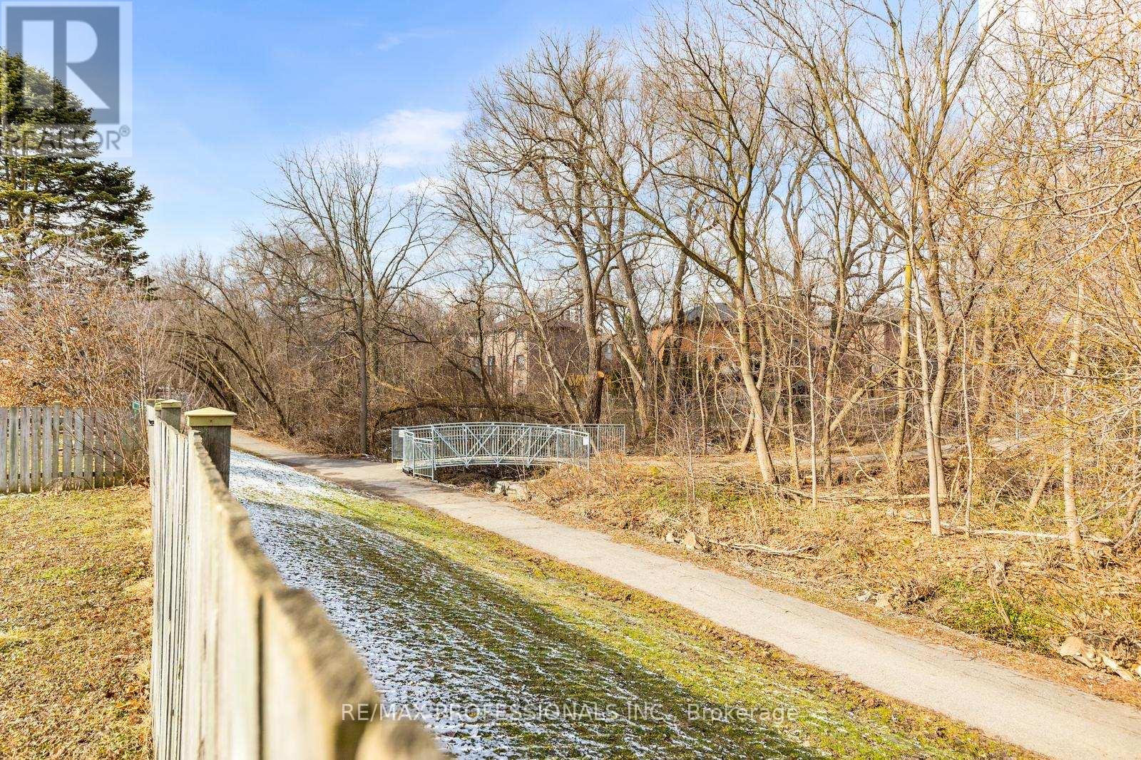 39 Norbert Crescent, Toronto, Ontario  M9C 3J8 - Photo 39 - W12916234