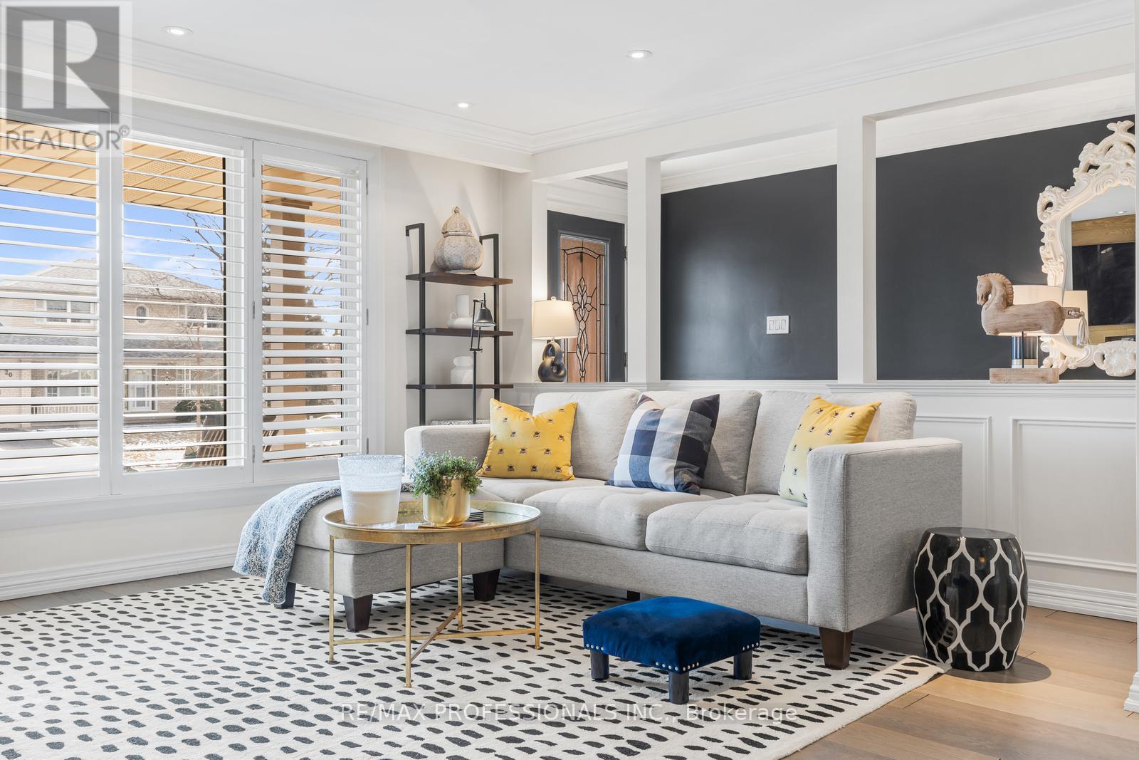 39 Norbert Crescent, Toronto, Ontario  M9C 3J8 - Photo 5 - W12916234