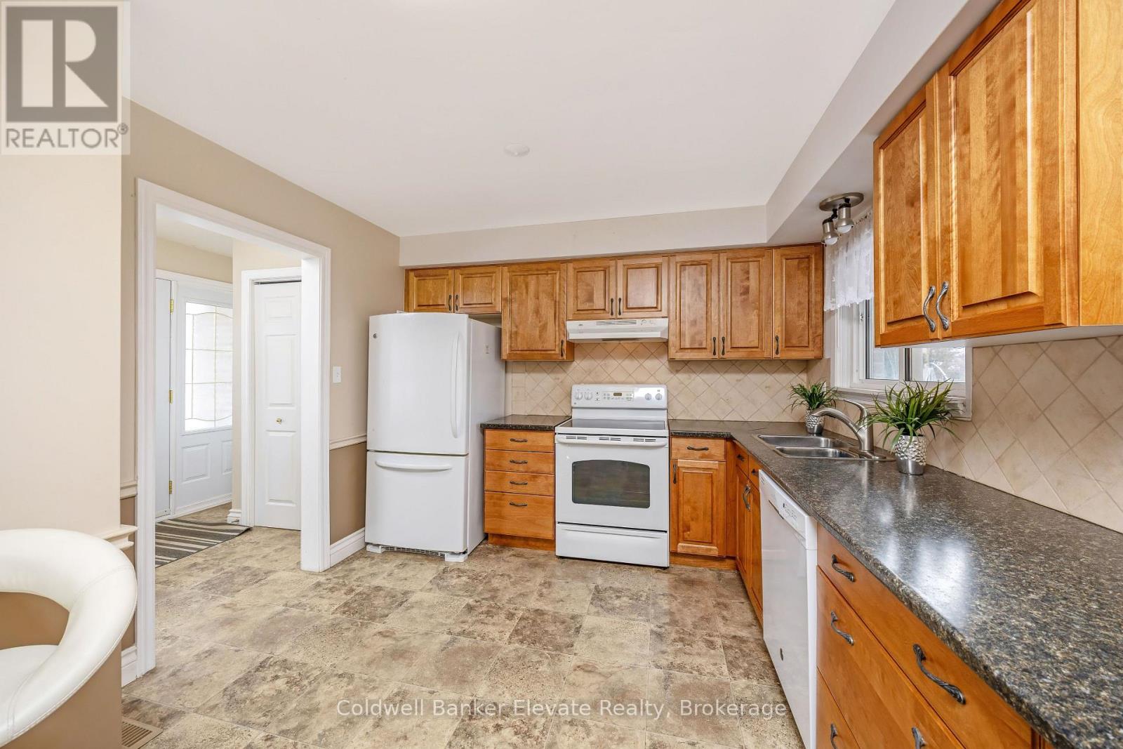 234 Delrex Boulevard, Halton Hills, Ontario  L7G 4E9 - Photo 15 - W12916238