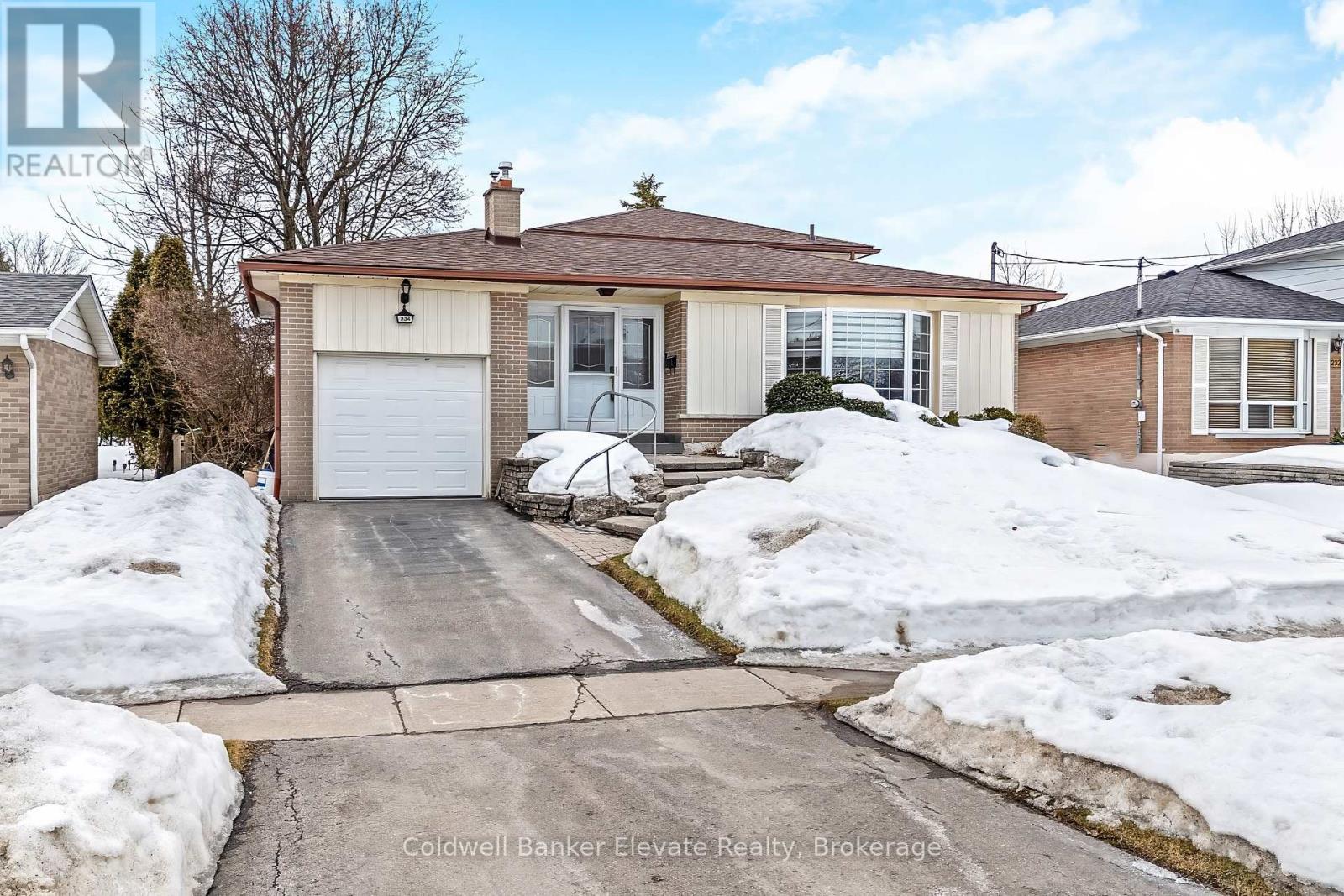 234 Delrex Boulevard, Halton Hills, Ontario  L7G 4E9 - Photo 2 - W12916238