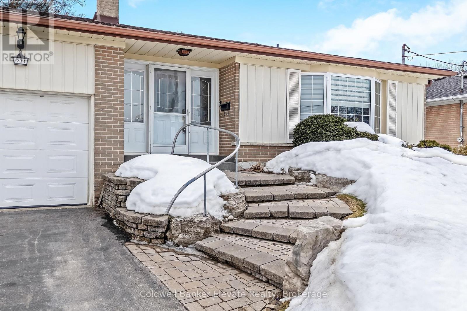 234 Delrex Boulevard, Halton Hills, Ontario  L7G 4E9 - Photo 4 - W12916238