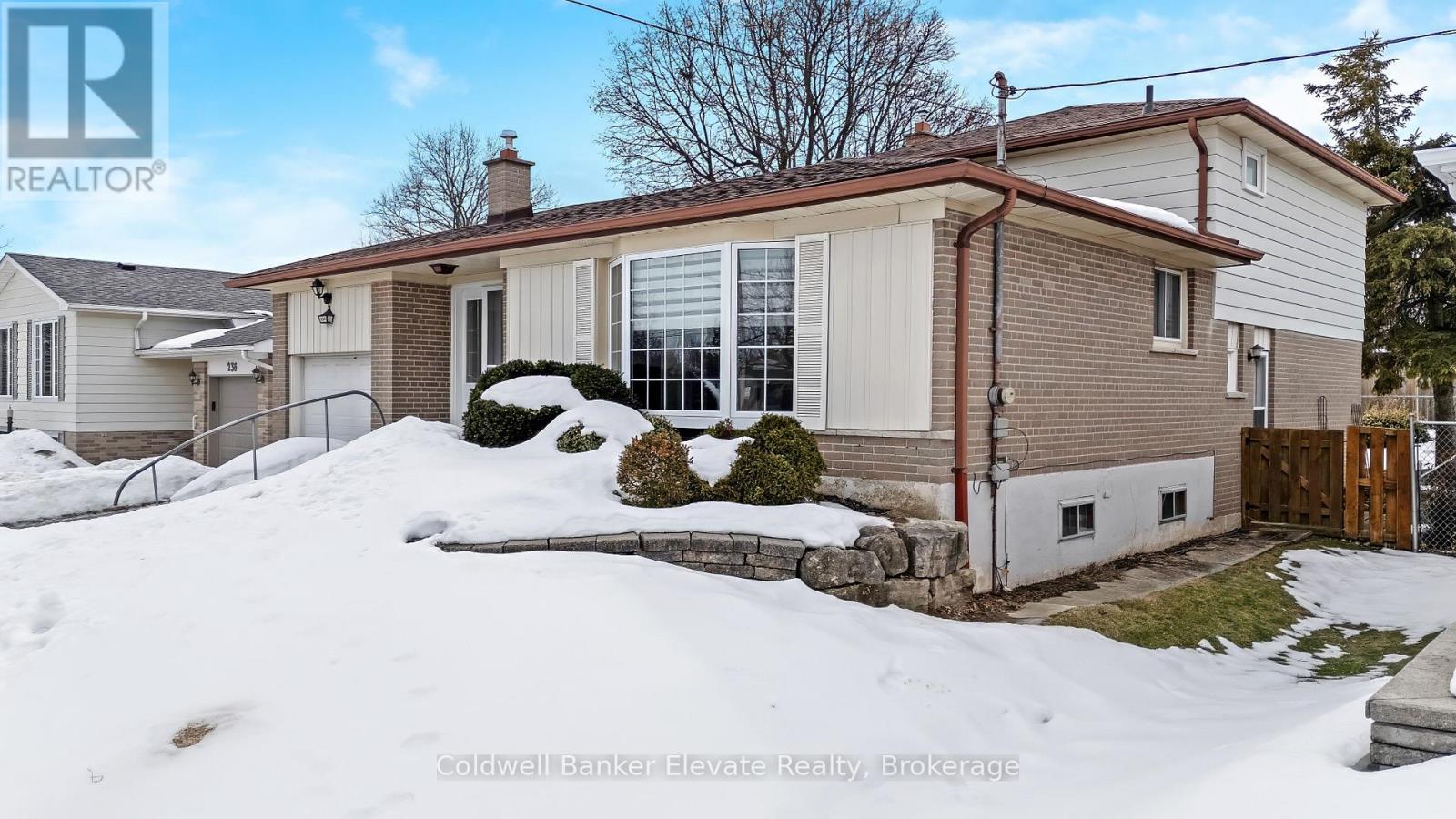 234 Delrex Boulevard, Halton Hills, Ontario  L7G 4E9 - Photo 5 - W12916238