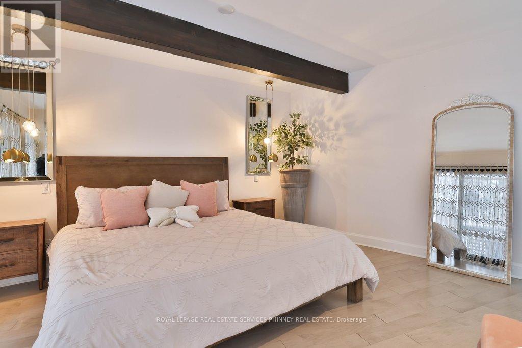 1352 Nocturne Court, Mississauga, Ontario  L5H 2L8 - Photo 15 - W12916280