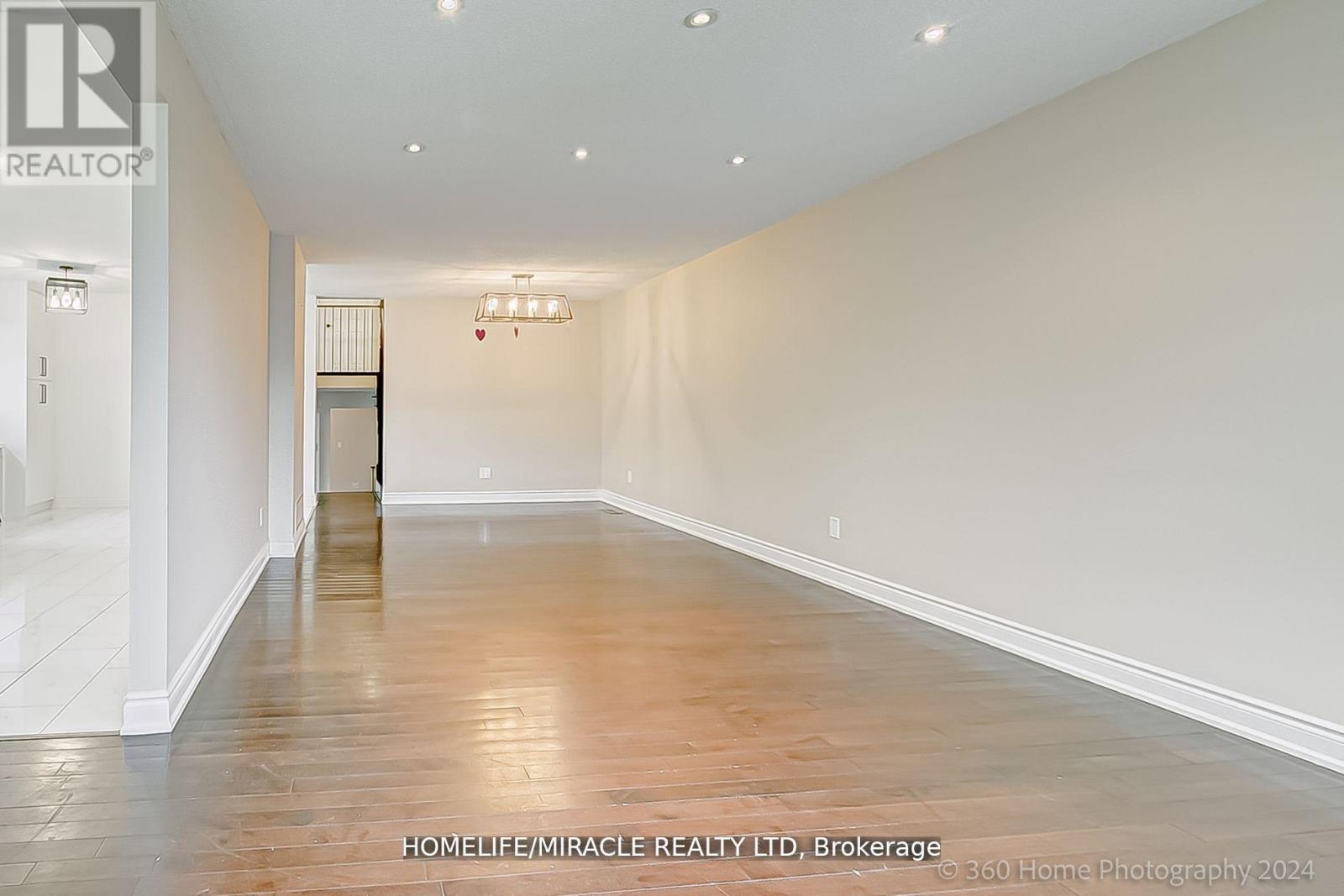 581 Hayward Crescent, Milton, Ontario  L9T 4T8 - Photo 4 - W12916348