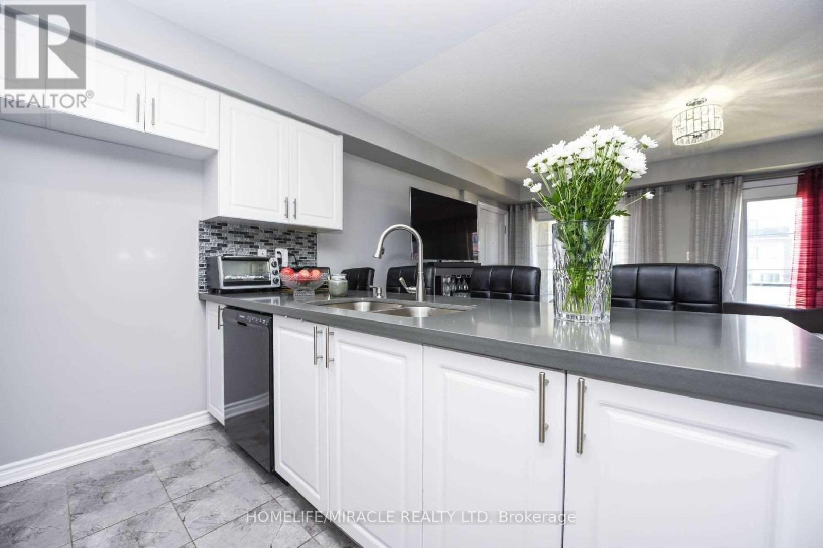 79 - 200 Veterans Drive, Brampton, Ontario  L7A 4S6 - Photo 11 - W12916368