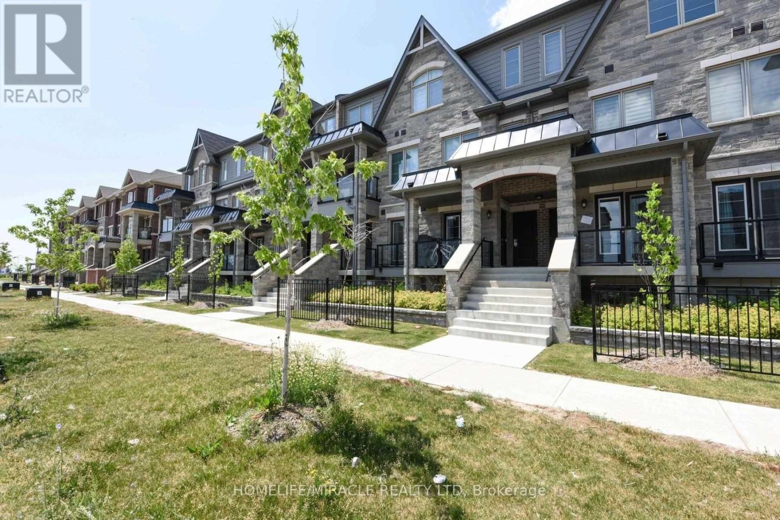 79 - 200 Veterans Drive, Brampton, Ontario  L7A 4S6 - Photo 2 - W12916368