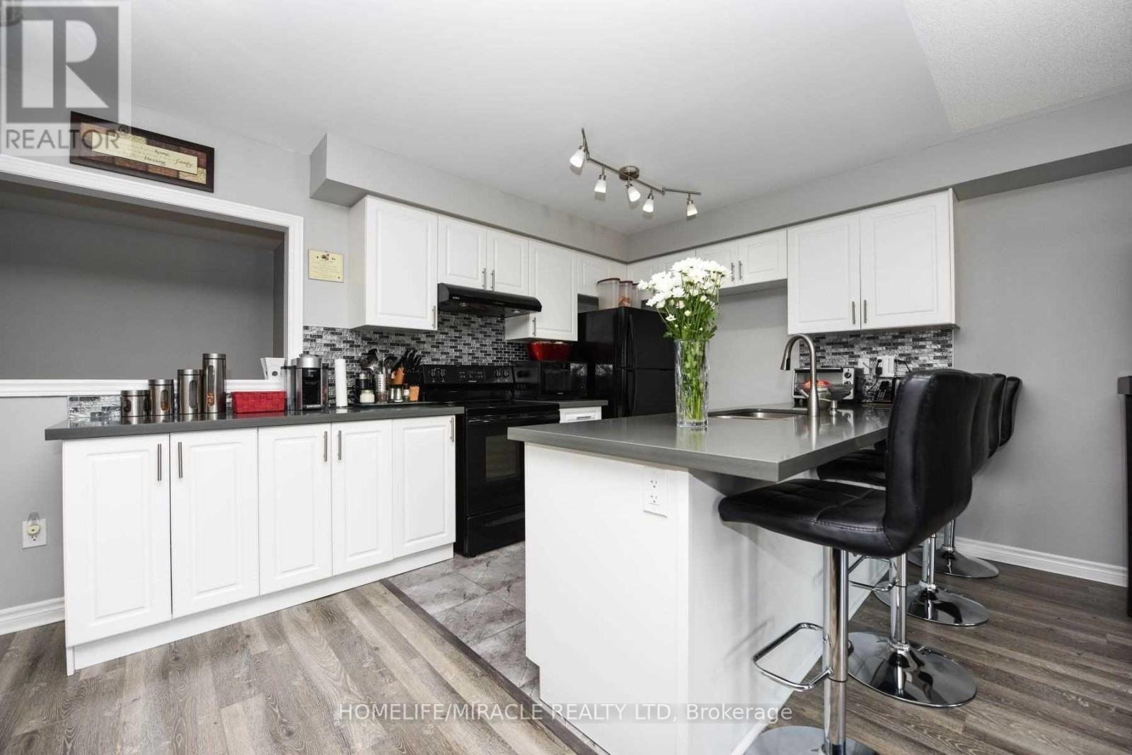 79 - 200 Veterans Drive, Brampton, Ontario  L7A 4S6 - Photo 5 - W12916368