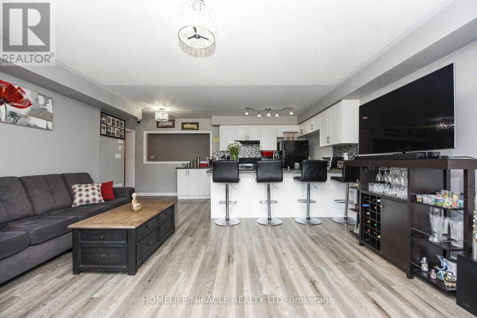 79 - 200 Veterans Drive, Brampton, Ontario  L7A 4S6 - Photo 7 - W12916368