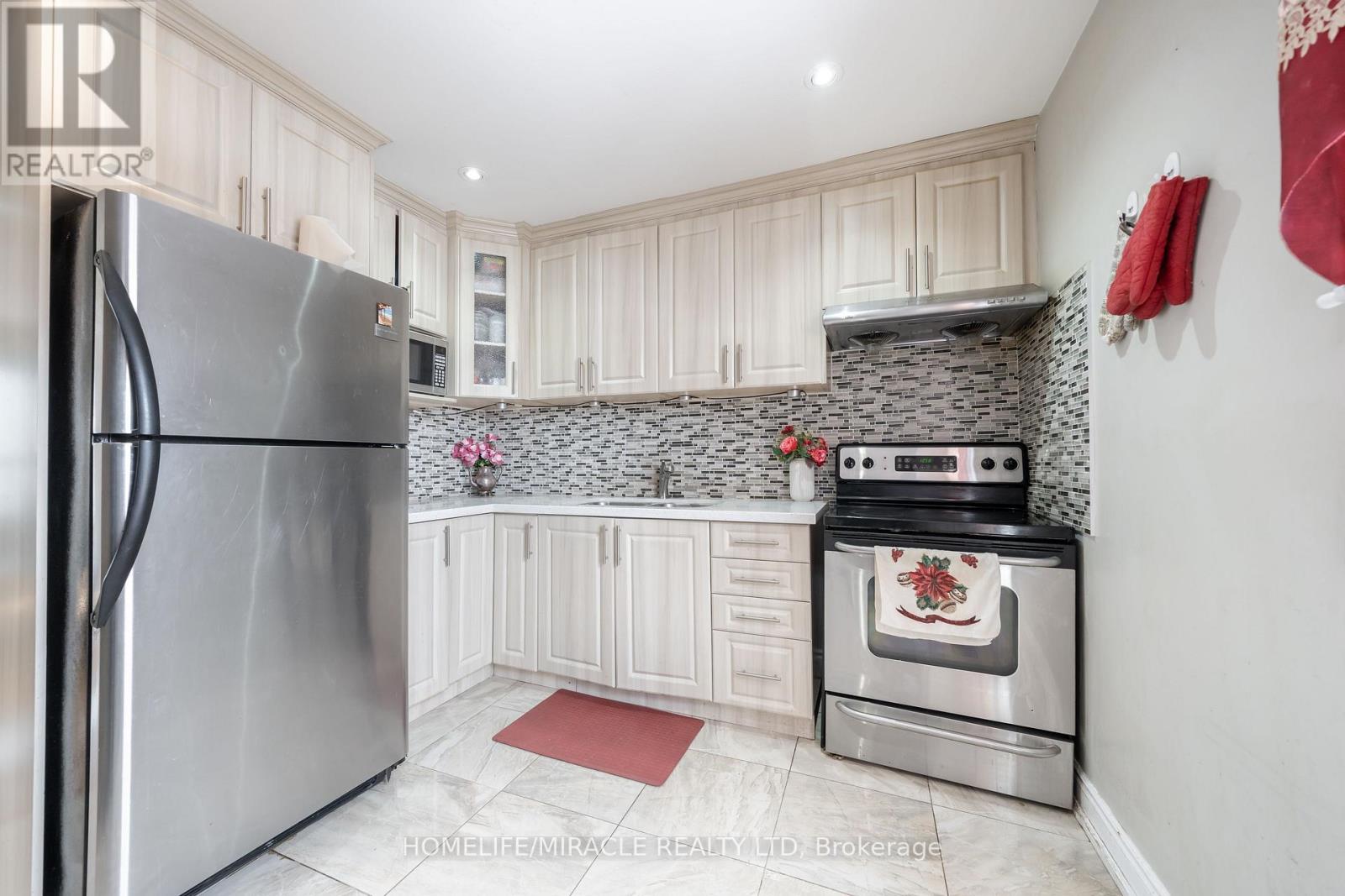 150 - 150 Enderby Crescent, Brampton, Ontario  L6T 4C7 - Photo 6 - W12916374