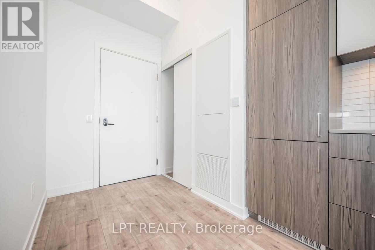 517 - 220 Missinnihe Way, Mississauga, Ontario L5H 0A7 - Photo 2 - W12916398