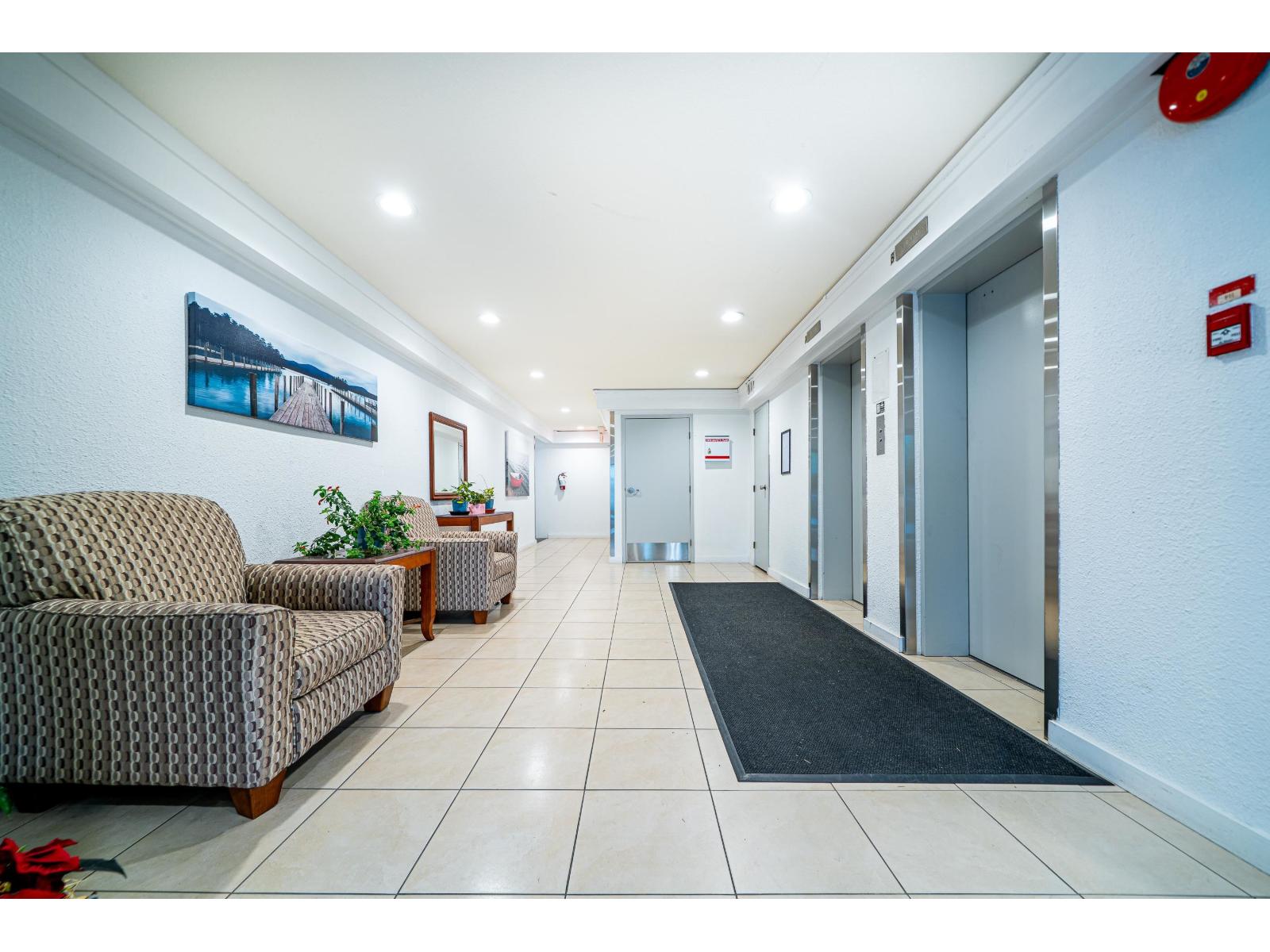 308 1561 Vidal Street, White Rock, British Columbia  V4B 5A7 - Photo 2 - R3102283