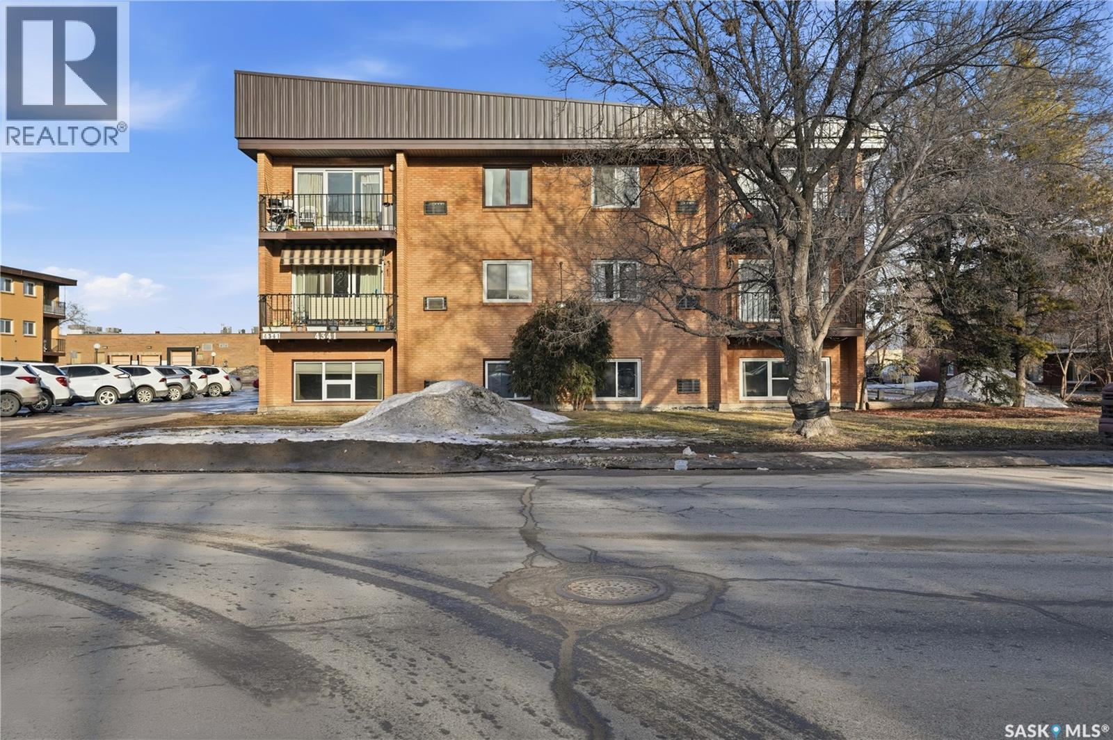 1 4341 Rae Street, Regina, Saskatchewan  S4S 3B2 - Photo 2 - SK031102