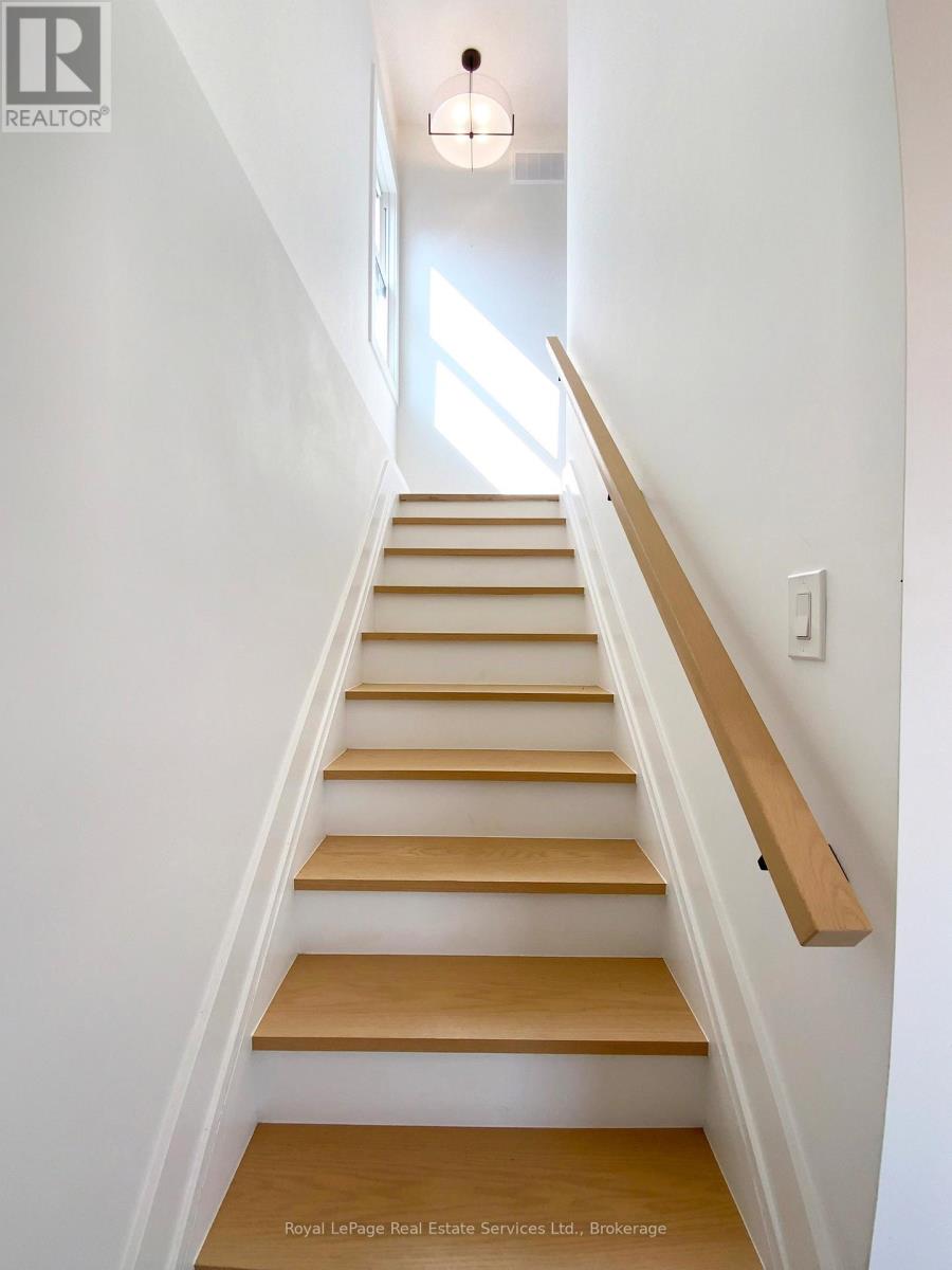 Main & Second Floor - 94 West 32nd Street, Hamilton, Ontario  L9C 5G9 - Photo 18 - X12901688