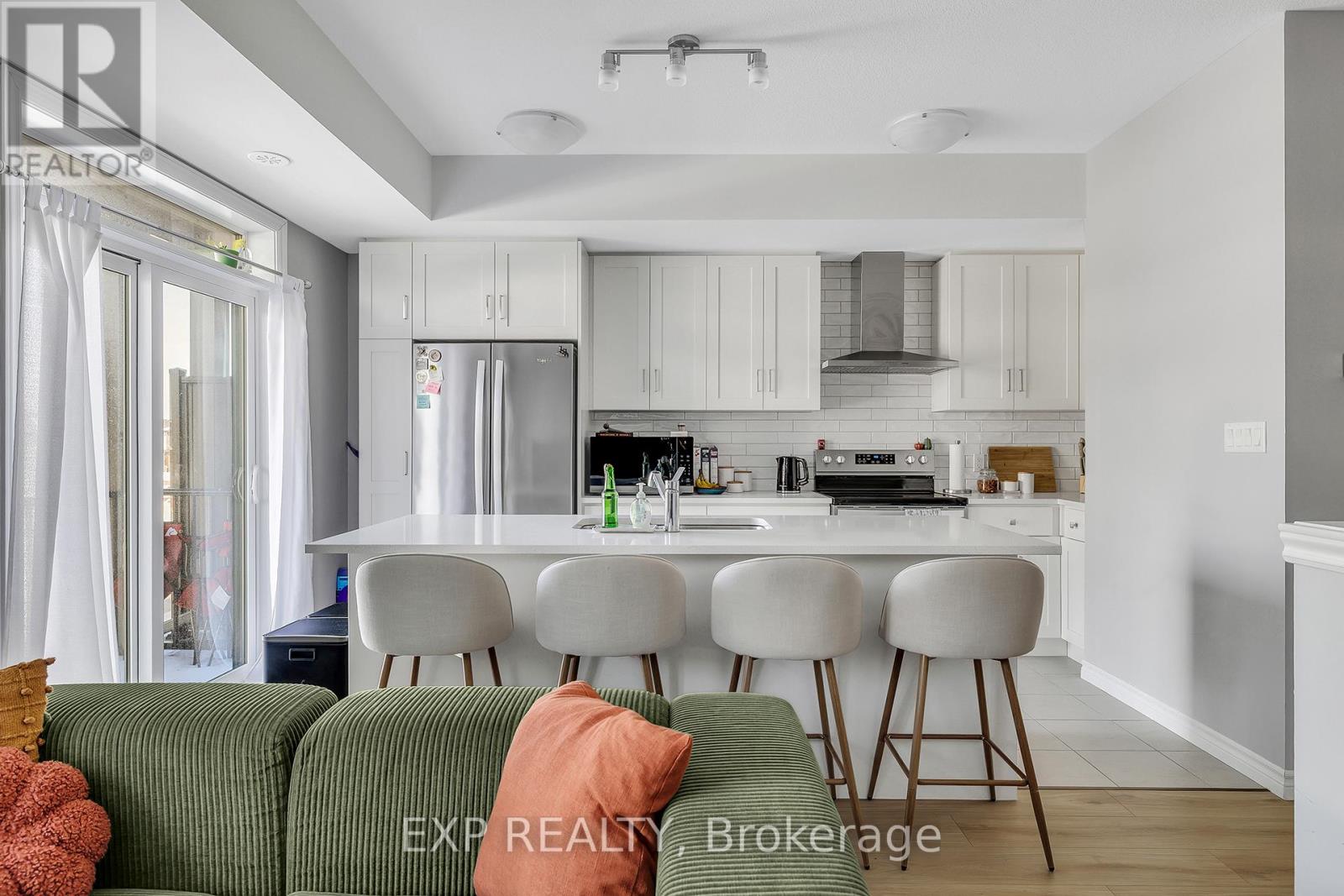 106 Lomond Lane, Kitchener, Ontario  N2R 0T6 - Photo 11 - X12916350