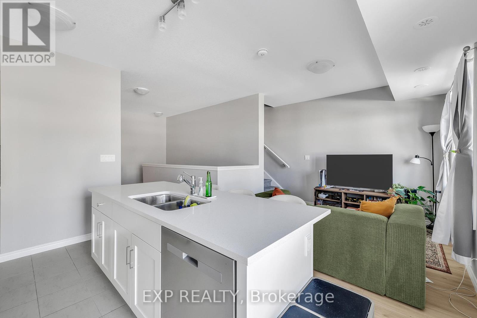 106 Lomond Lane, Kitchener, Ontario  N2R 0T6 - Photo 6 - X12916350