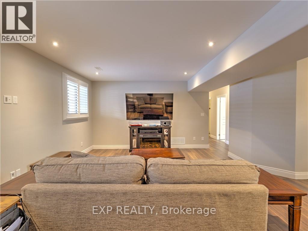 1093 Cloverdale Court, Greater Sudbury, Ontario  P0M 1E0 - Photo 41 - X12916362