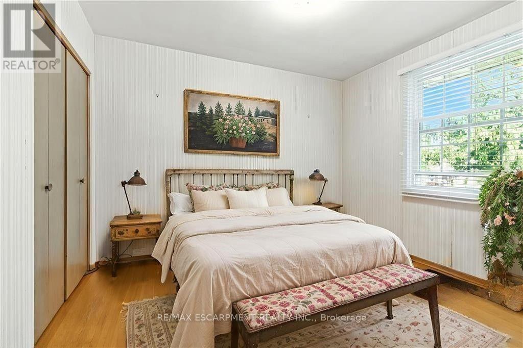 18 Jasper Drive, Hamilton, Ontario L8G 2S7 - Photo 21 - X12916420