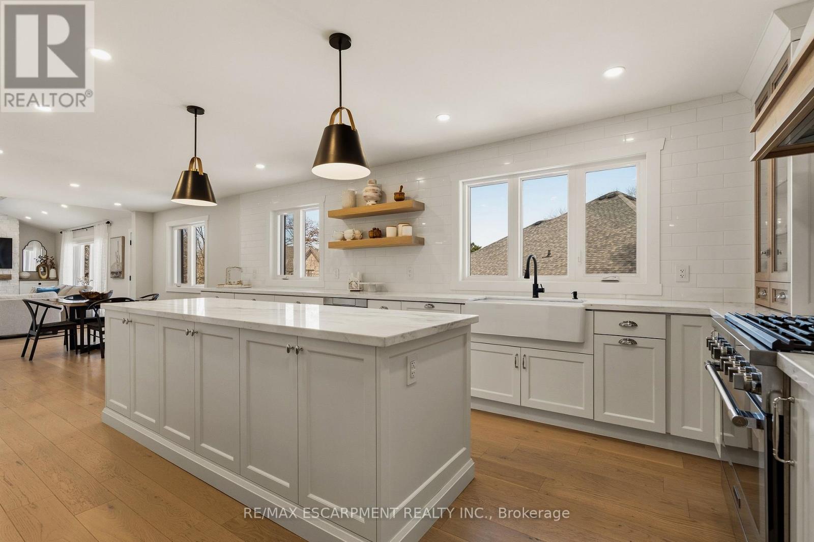 204 Falling Brook Drive, Hamilton, Ontario  L9G 1E6 - Photo 13 - X12916424