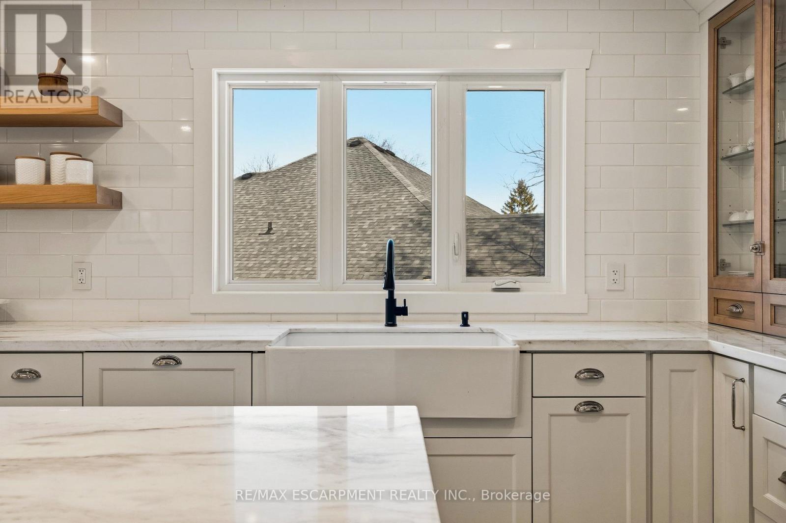 204 Falling Brook Drive, Hamilton, Ontario  L9G 1E6 - Photo 21 - X12916424