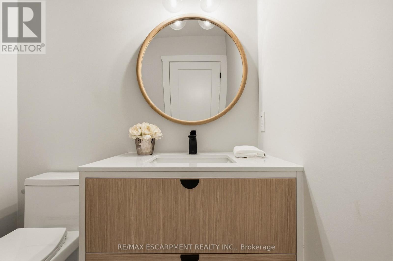 204 Falling Brook Drive, Hamilton, Ontario  L9G 1E6 - Photo 27 - X12916424