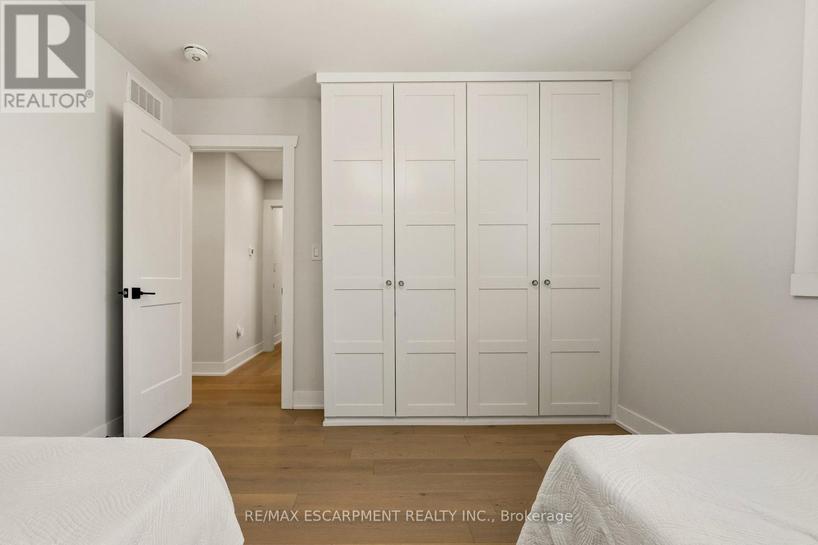 204 Falling Brook Drive, Hamilton, Ontario  L9G 1E6 - Photo 33 - X12916424