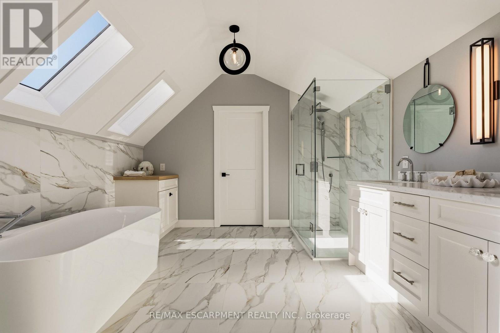 204 Falling Brook Drive, Hamilton, Ontario  L9G 1E6 - Photo 39 - X12916424