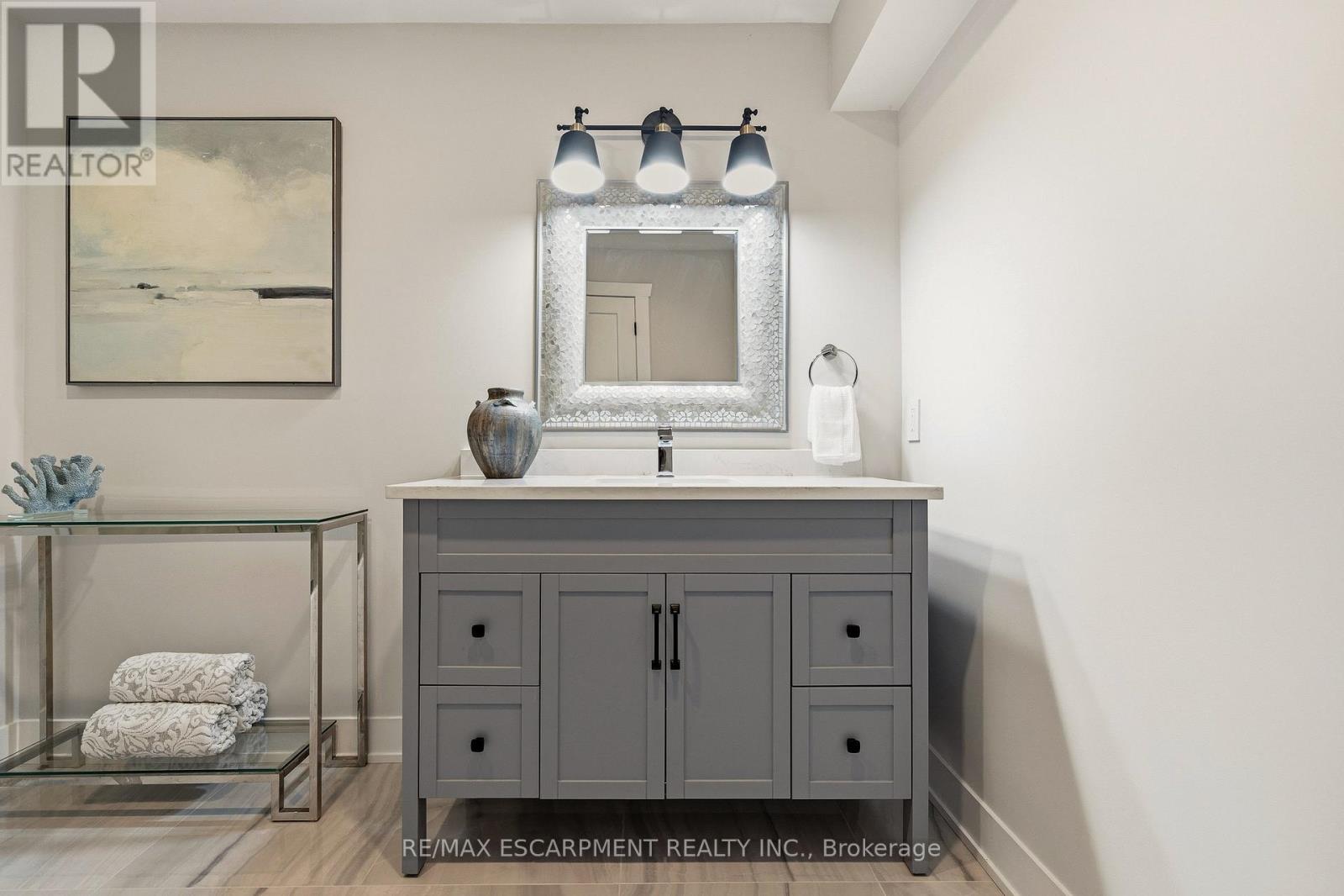 204 Falling Brook Drive, Hamilton, Ontario  L9G 1E6 - Photo 47 - X12916424