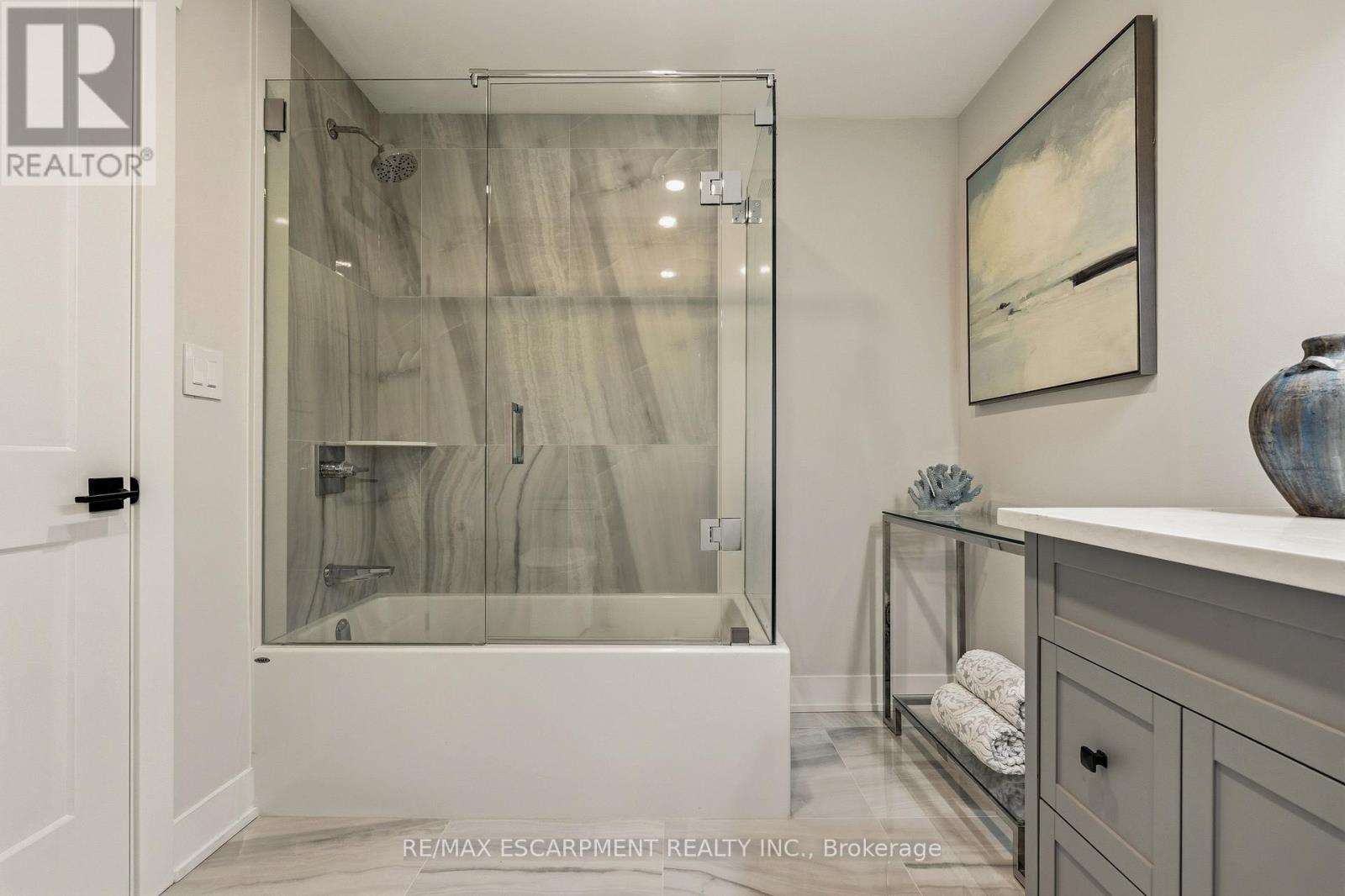 204 Falling Brook Drive, Hamilton, Ontario  L9G 1E6 - Photo 48 - X12916424