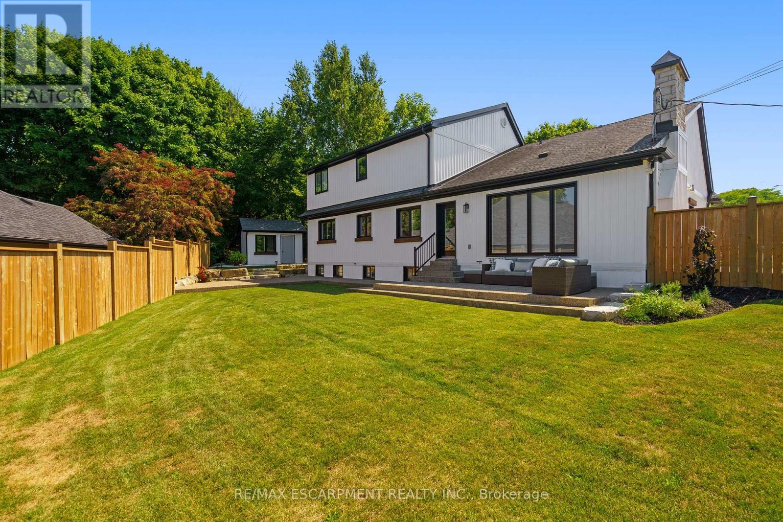 204 Falling Brook Drive, Hamilton, Ontario  L9G 1E6 - Photo 5 - X12916424