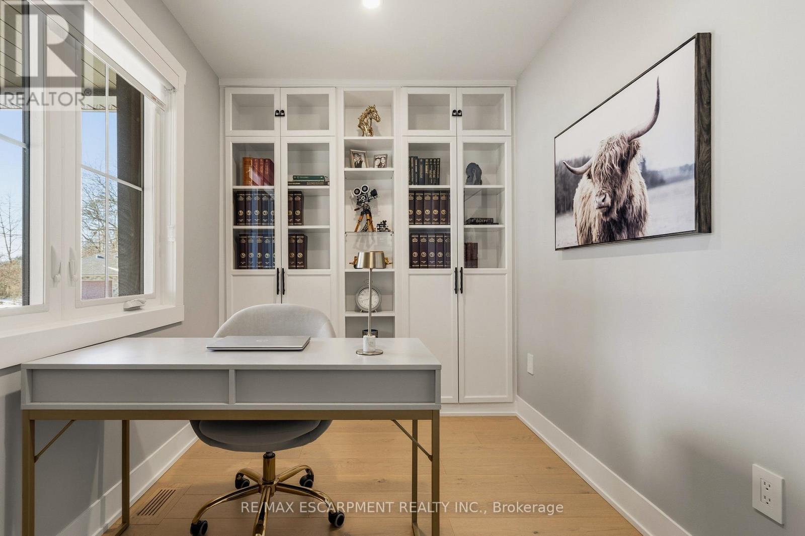 204 Falling Brook Drive, Hamilton, Ontario  L9G 1E6 - Photo 9 - X12916424