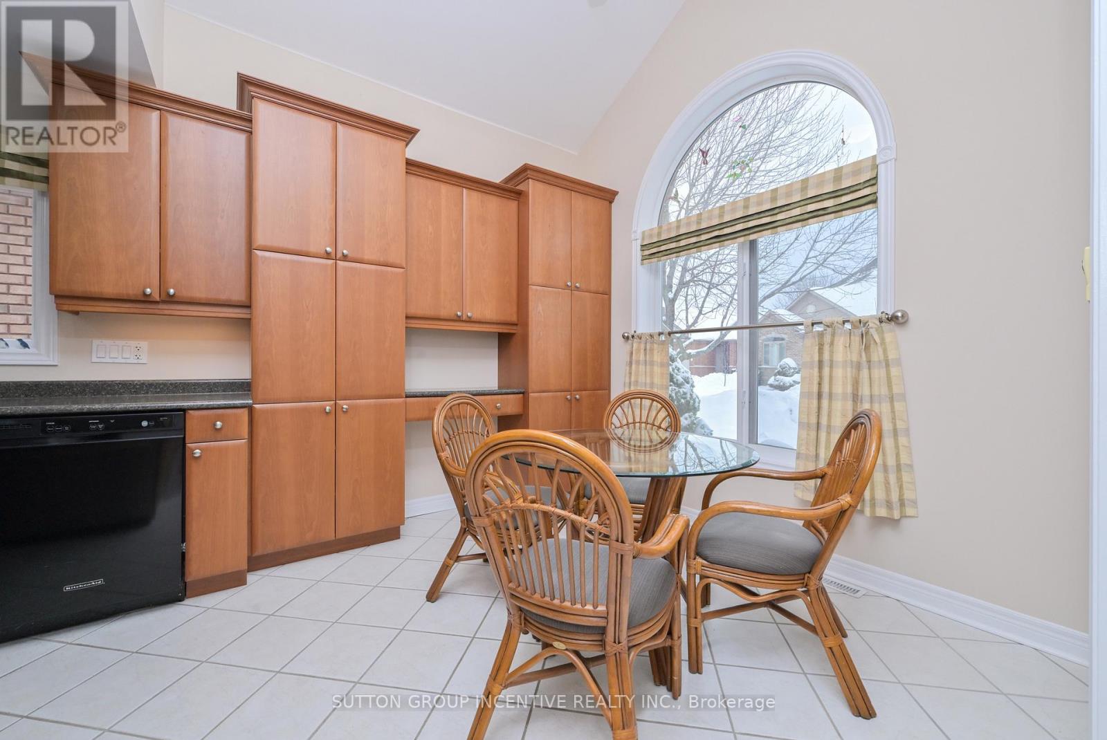 71 Bella Vista Trail, New Tecumseth, Ontario  L9R 2E2 - Photo 4 - N12788890