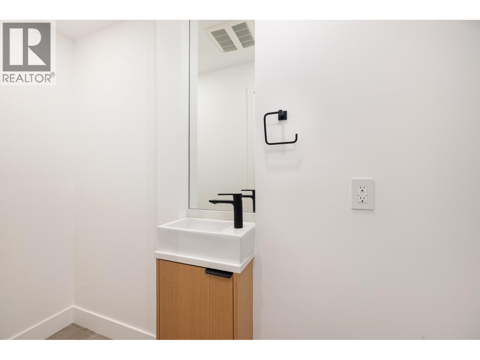 261 W 6th Street, North Vancouver, British Columbia  V7M 1K7 - Photo 15 - R3093620